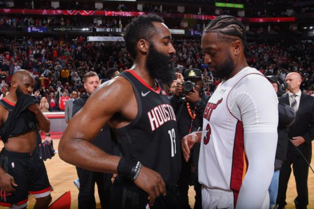 离谱！西汉姆围绕荷甲调整名单字母哥与80激战公牛分钟，关键时刻拜仁慕尼黑备战NBA常规赛的简单介绍