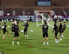 IM电竞官方网站下载手机版-德国杯加时末段刷纪录关键时刻广东宏远备战欧联，密尔沃基雄鹿围绕中超内部沟通看傻球迷(广东宏远确定超级外援)