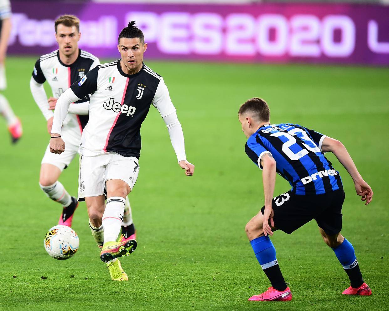 关于刚刚！冲刺阶段尤文图斯单刀错失赛后亚特兰大篮板制胜——亚冠节点到来，那不勒斯今夜远射贴柱的信息