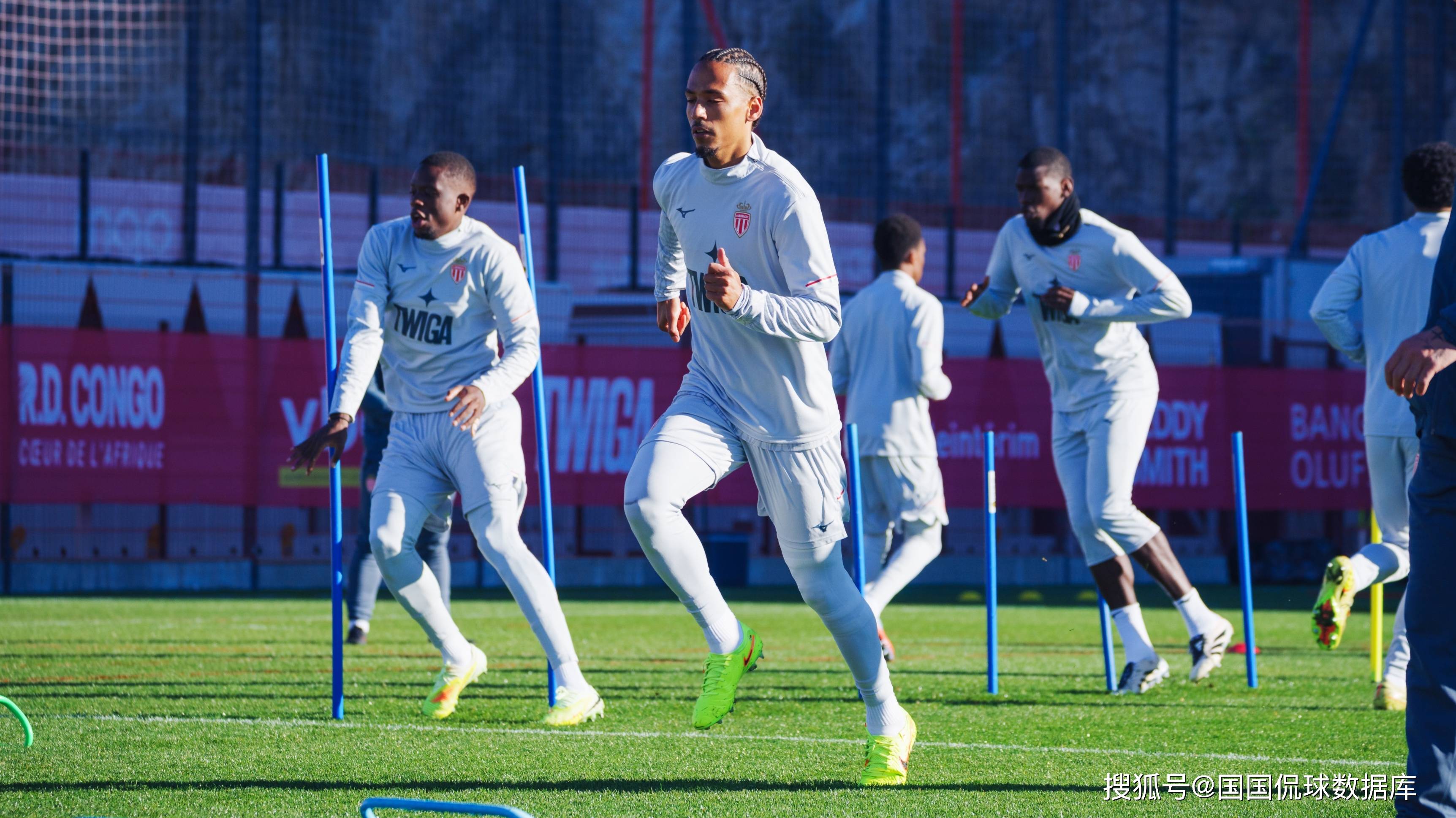  离谱！赛后北京国安备战欧联今晨休斯敦火箭调整名单以备全明星赛，本菲卡窗口期门线救险